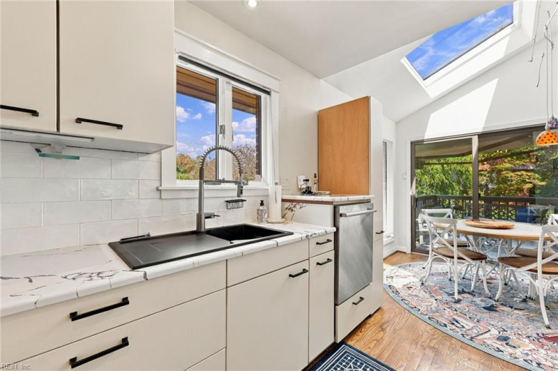 Photo 12 of 48 residential for sale in Virginia Beach virginia