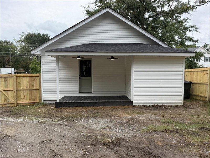Photo 2 of 4 residential for sale in Suffolk virginia