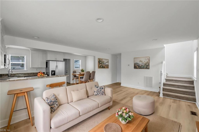 Photo 4 of 34 residential for sale in Norfolk virginia