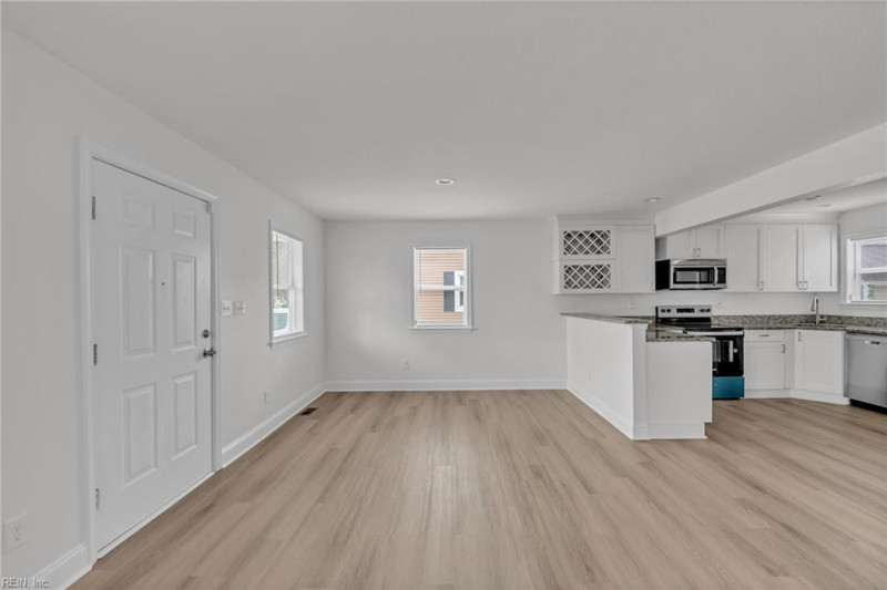 Photo 7 of 34 residential for sale in Norfolk virginia
