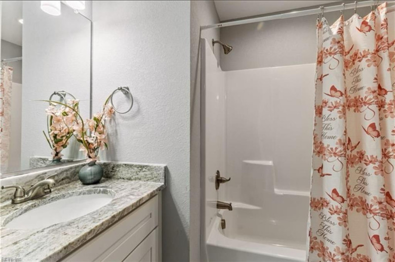 Photo 13 of 14 residential for sale in Suffolk virginia