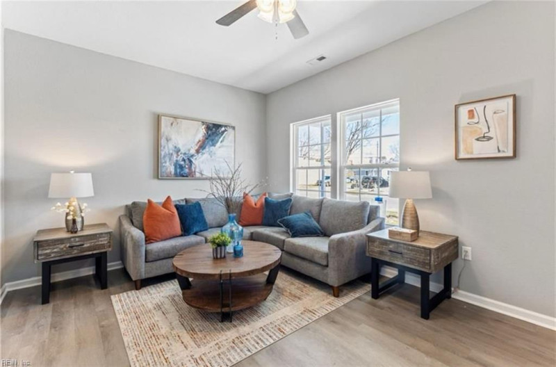 Photo 3 of 14 residential for sale in Suffolk virginia
