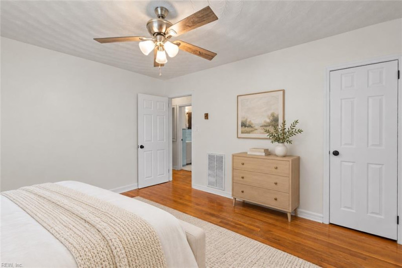 Photo 10 of 43 residential for sale in Norfolk virginia