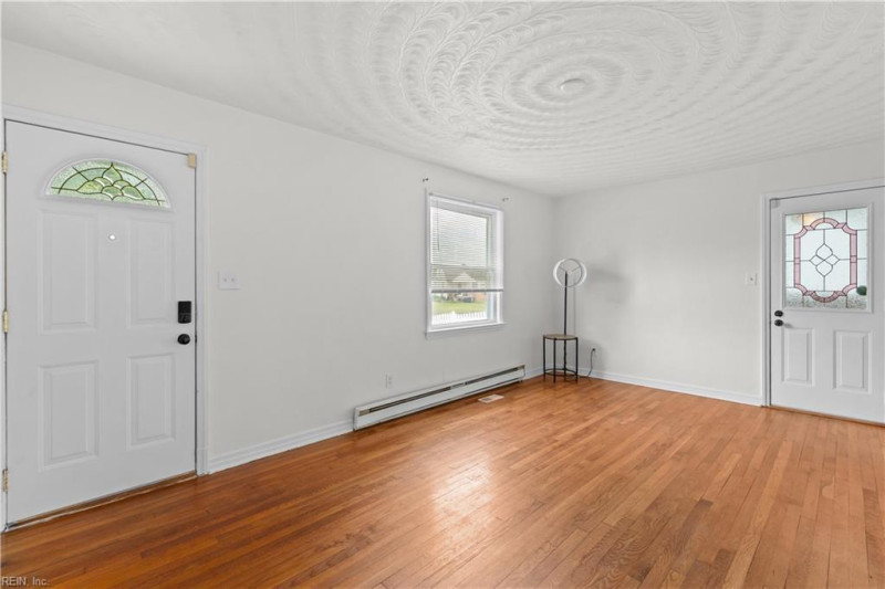Photo 18 of 43 residential for sale in Norfolk virginia