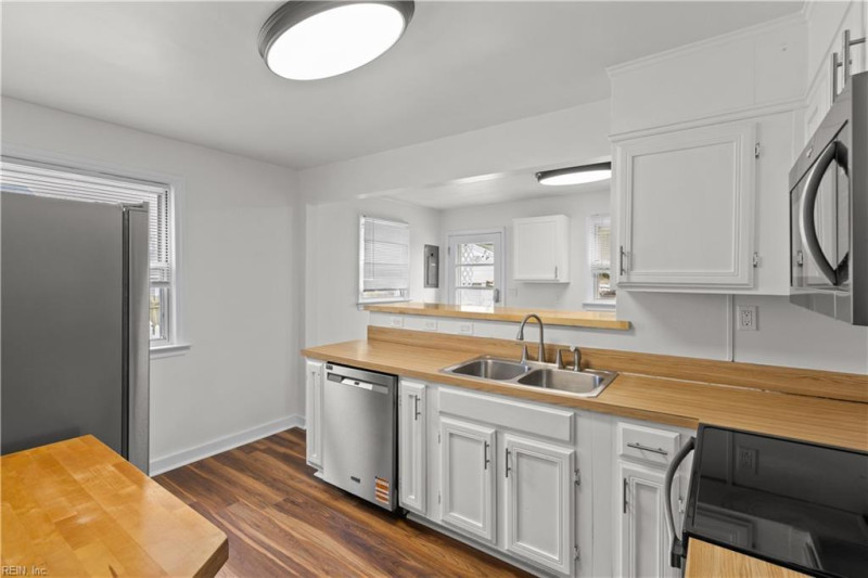 Photo 23 of 43 residential for sale in Norfolk virginia