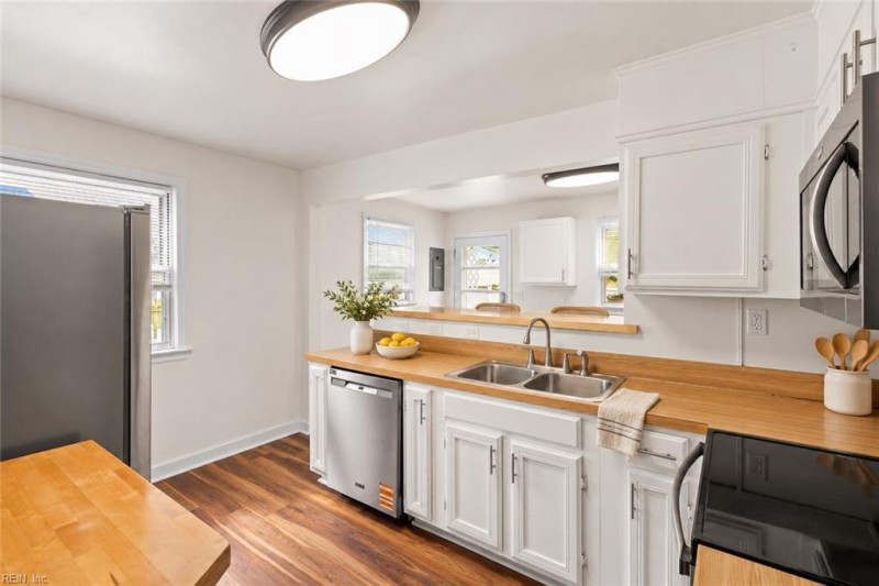Photo 6 of 43 residential for sale in Norfolk virginia