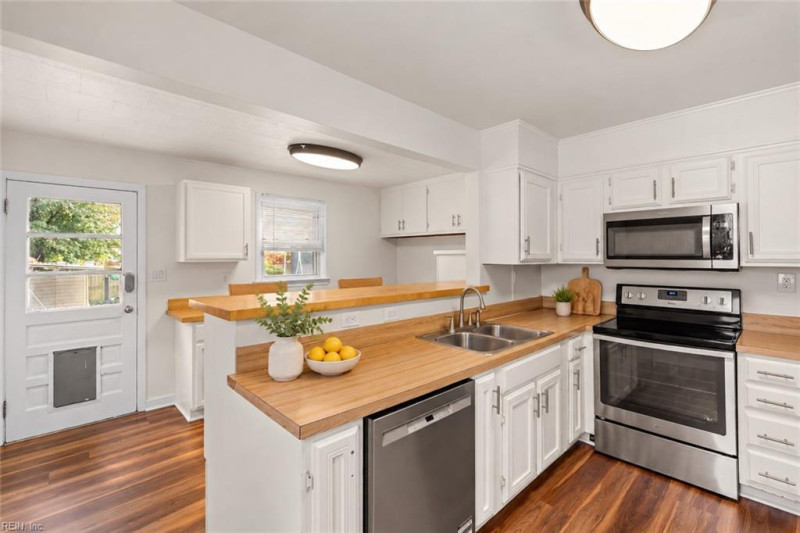 Photo 7 of 43 residential for sale in Norfolk virginia