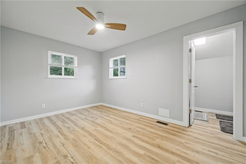 Photo 14 of 30 residential for sale in Hampton virginia