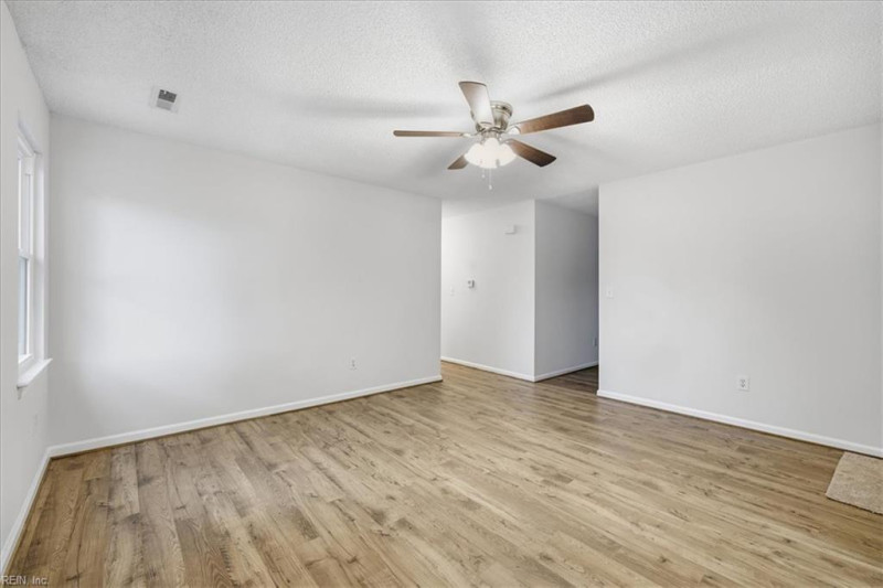 Photo 10 of 33 residential for sale in Virginia Beach virginia