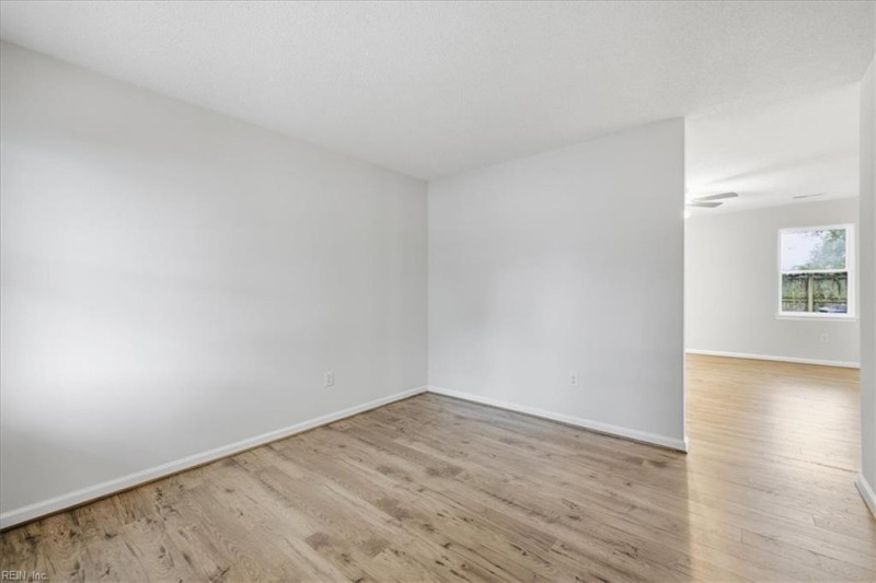 Photo 14 of 33 residential for sale in Virginia Beach virginia