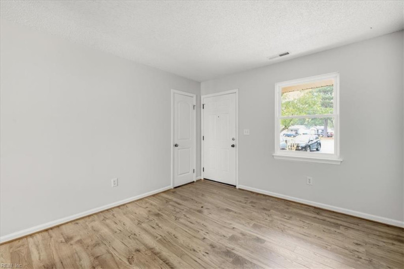 Photo 16 of 33 residential for sale in Virginia Beach virginia