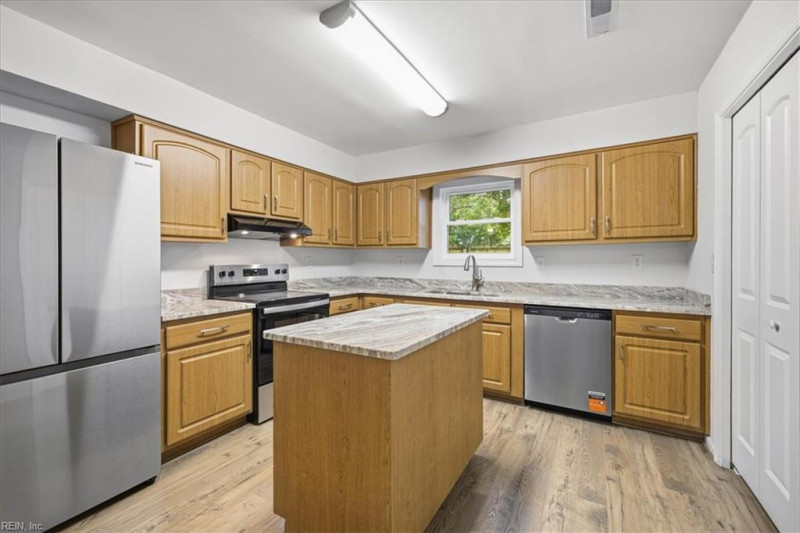 Photo 4 of 33 residential for sale in Virginia Beach virginia