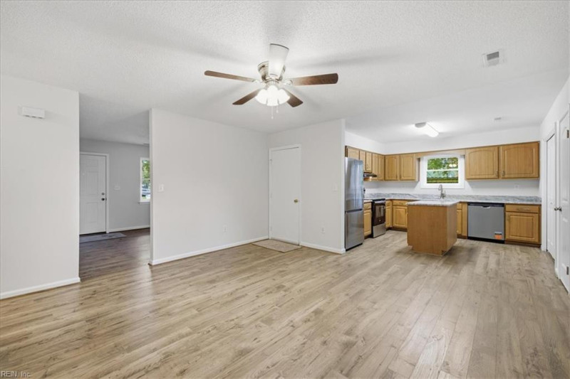 Photo 8 of 33 residential for sale in Virginia Beach virginia