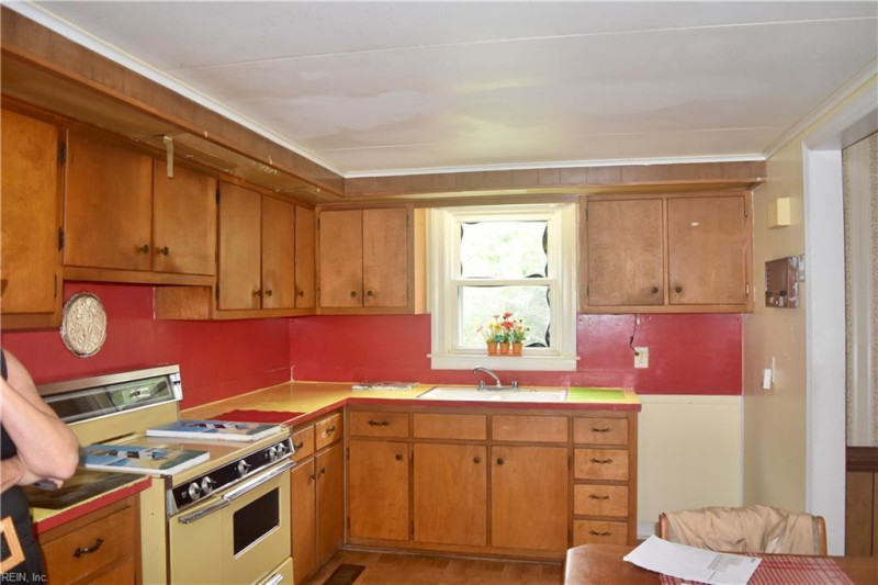 Photo 3 of 14 residential for sale in Poquoson virginia