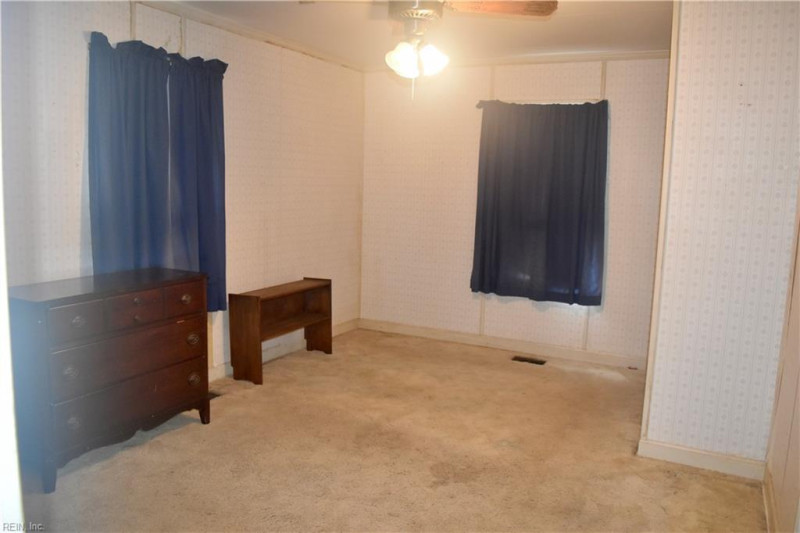 Photo 7 of 14 residential for sale in Poquoson virginia