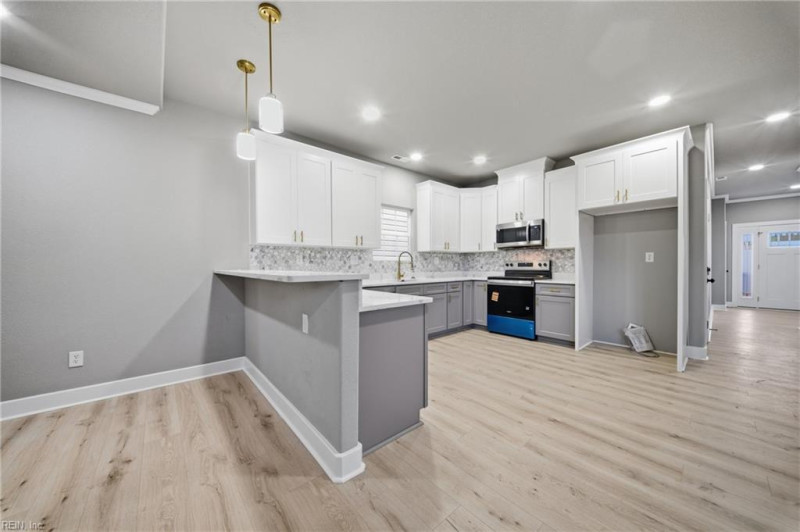 Photo 10 of 33 residential for sale in Portsmouth virginia