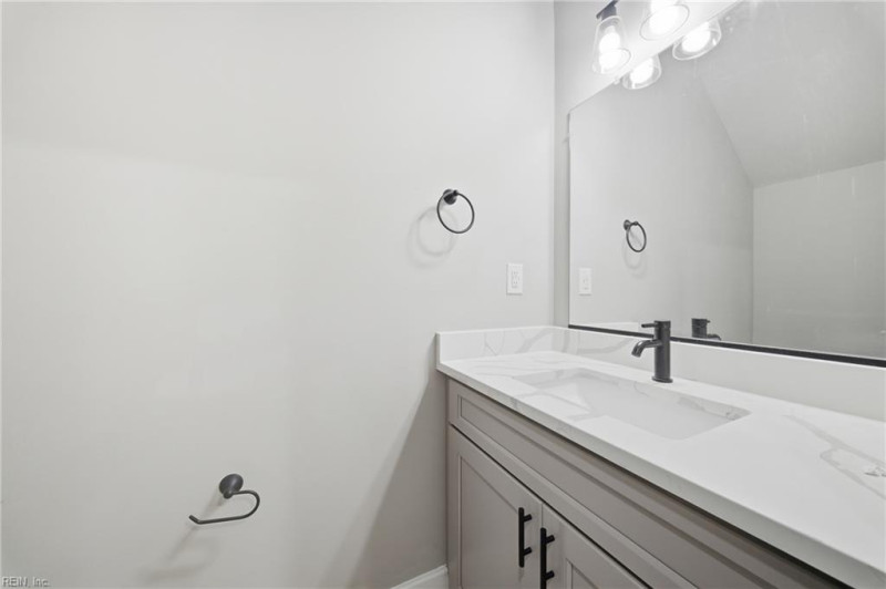 Photo 13 of 33 residential for sale in Portsmouth virginia