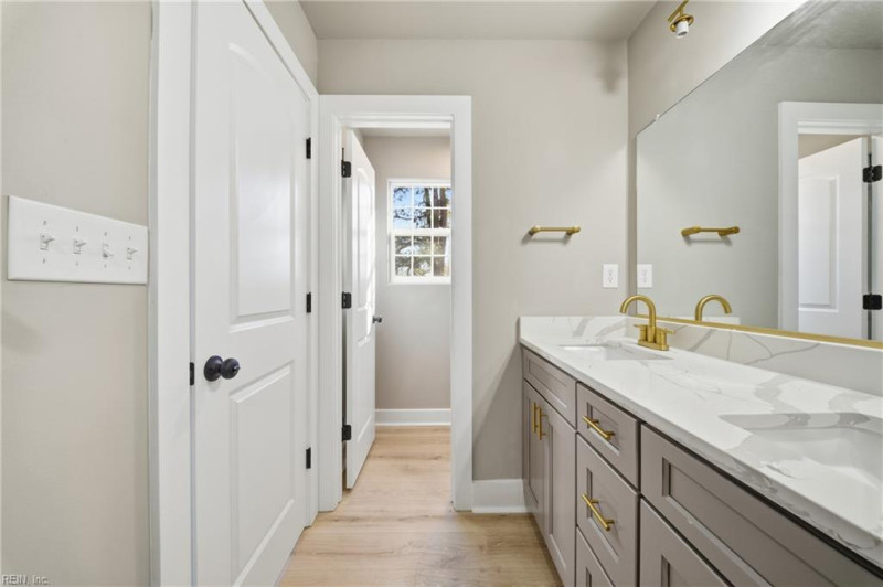 Photo 20 of 33 residential for sale in Portsmouth virginia