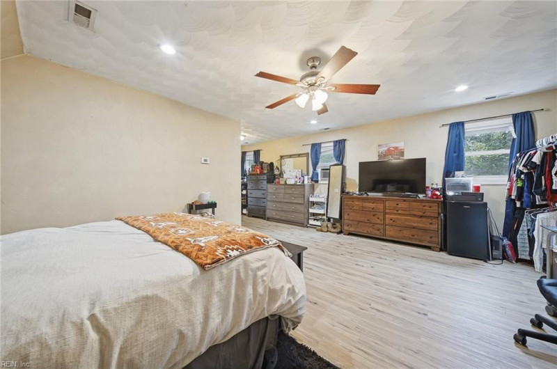 Photo 23 of 46 residential for sale in Norfolk virginia