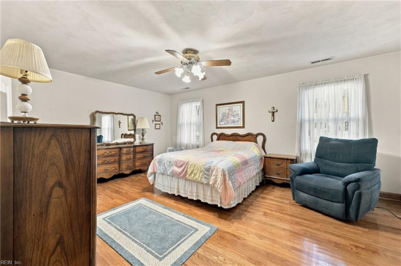 Photo 17 of 49 residential for sale in Chesapeake virginia