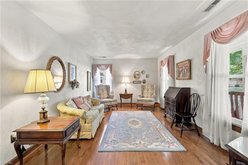 Photo 19 of 49 residential for sale in Chesapeake virginia