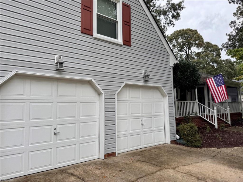 Photo 2 of 15 residential for sale in Chesapeake virginia