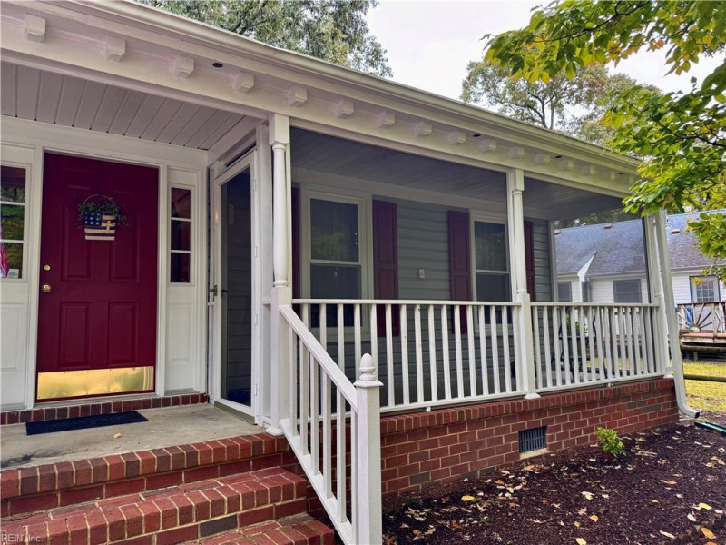 Photo 3 of 15 residential for sale in Chesapeake virginia