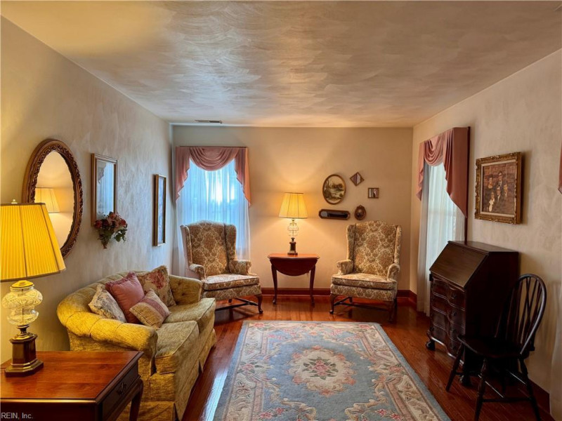 Photo 4 of 15 residential for sale in Chesapeake virginia