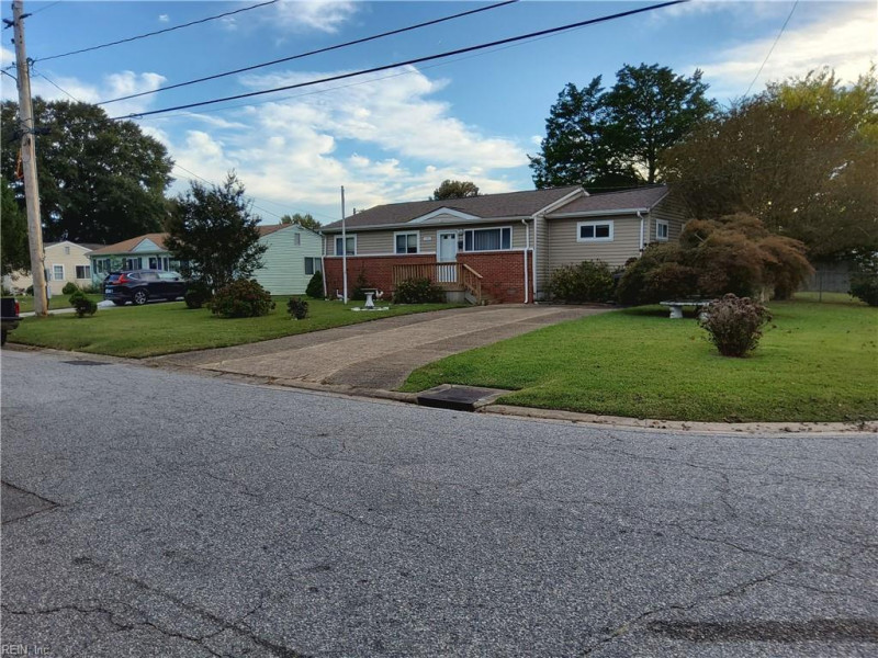 Photo 2 of 31 residential for sale in Virginia Beach virginia