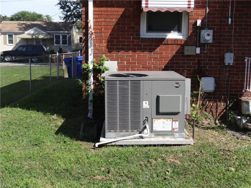 Photo 10 of 17 residential for sale in Portsmouth virginia