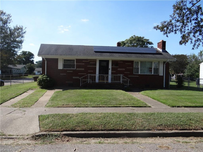 Photo 2 of 17 residential for sale in Portsmouth virginia