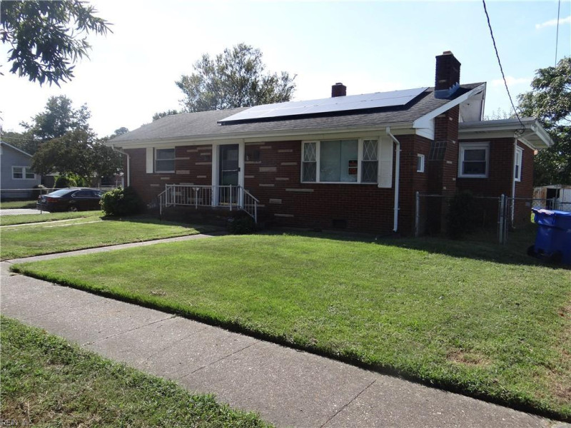 Photo 3 of 17 residential for sale in Portsmouth virginia