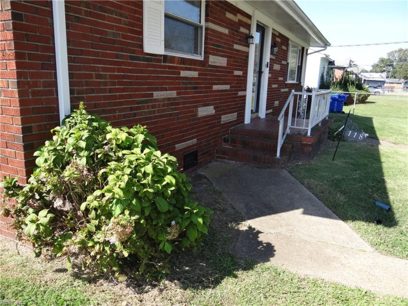 Photo 4 of 17 residential for sale in Portsmouth virginia