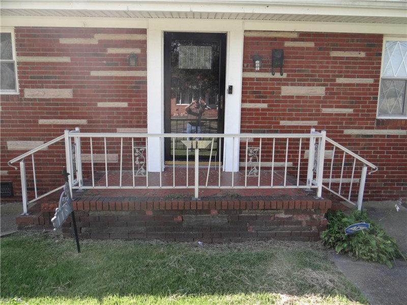 Photo 5 of 17 residential for sale in Portsmouth virginia