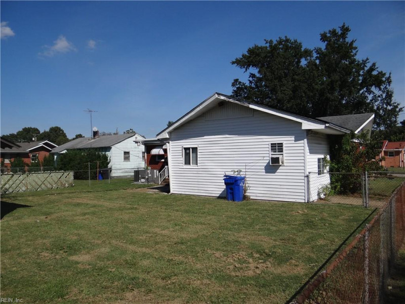 Photo 7 of 17 residential for sale in Portsmouth virginia