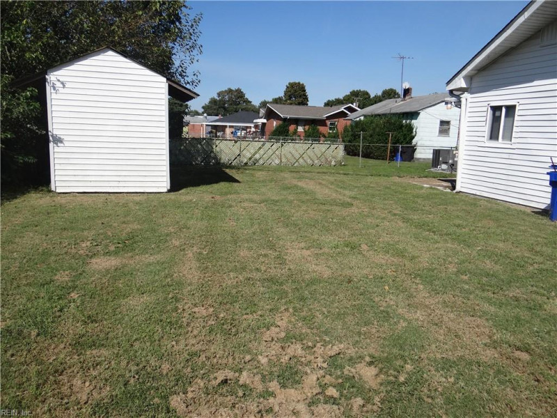 Photo 8 of 17 residential for sale in Portsmouth virginia