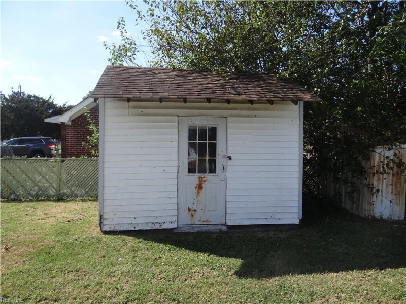 Photo 9 of 17 residential for sale in Portsmouth virginia