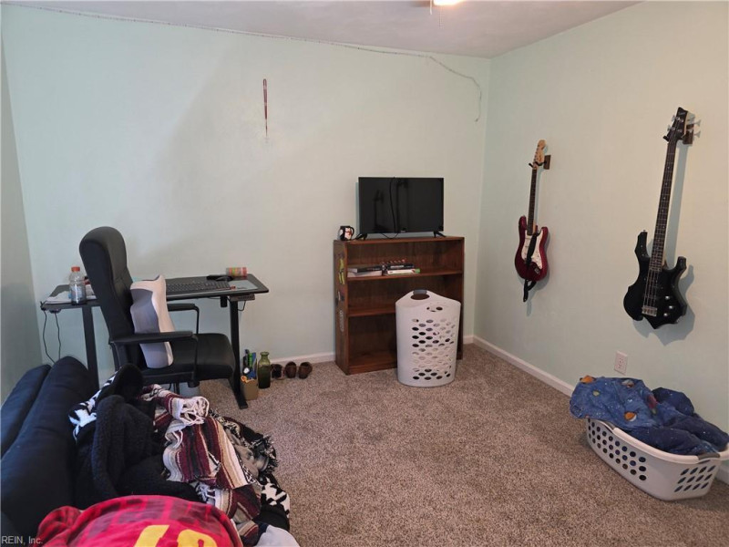 Photo 10 of 17 residential for sale in York County virginia