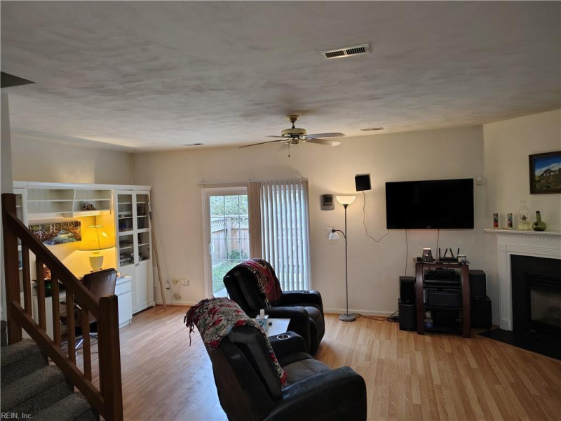 Photo 3 of 17 residential for sale in York County virginia
