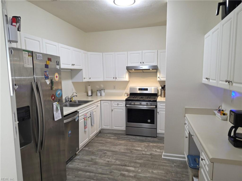 Photo 4 of 17 residential for sale in York County virginia