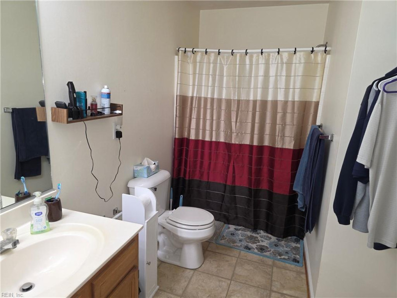 Photo 7 of 17 residential for sale in York County virginia