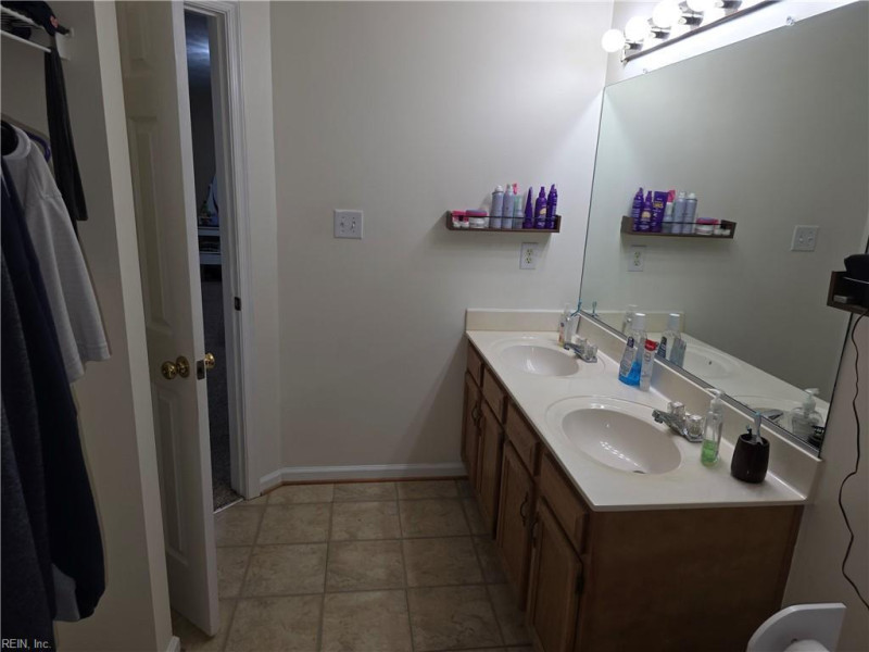 Photo 9 of 17 residential for sale in York County virginia
