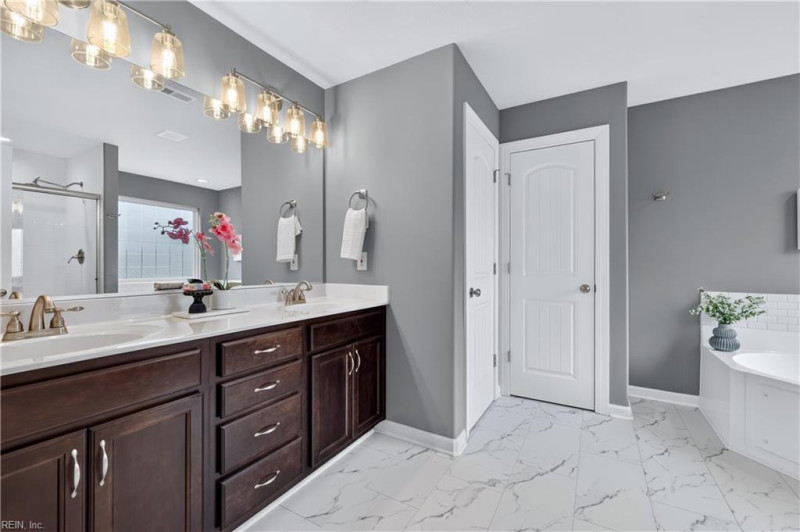 Photo 14 of 49 residential for sale in Virginia Beach virginia