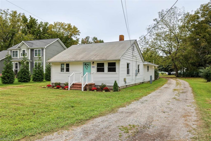 Photo 4 of 36 residential for sale in York County virginia Photo 4 of 36 residential for sale in York County virginia