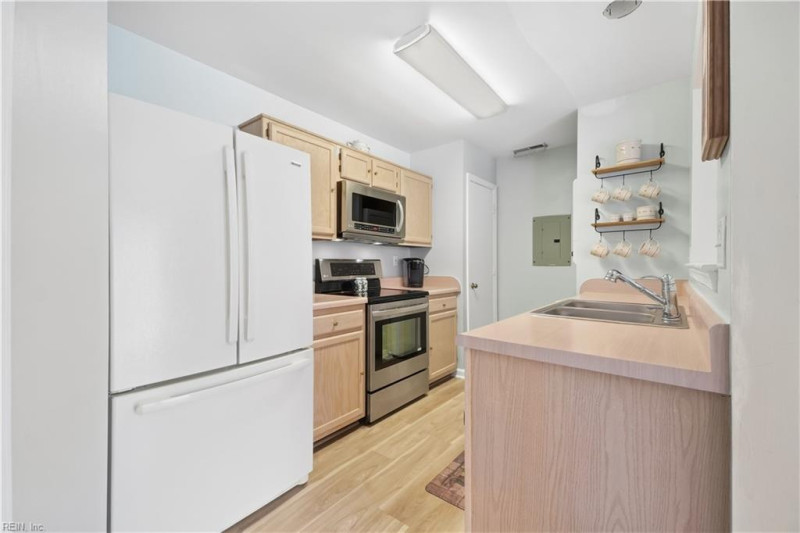 Photo 13 of 45 residential for sale in Virginia Beach virginia