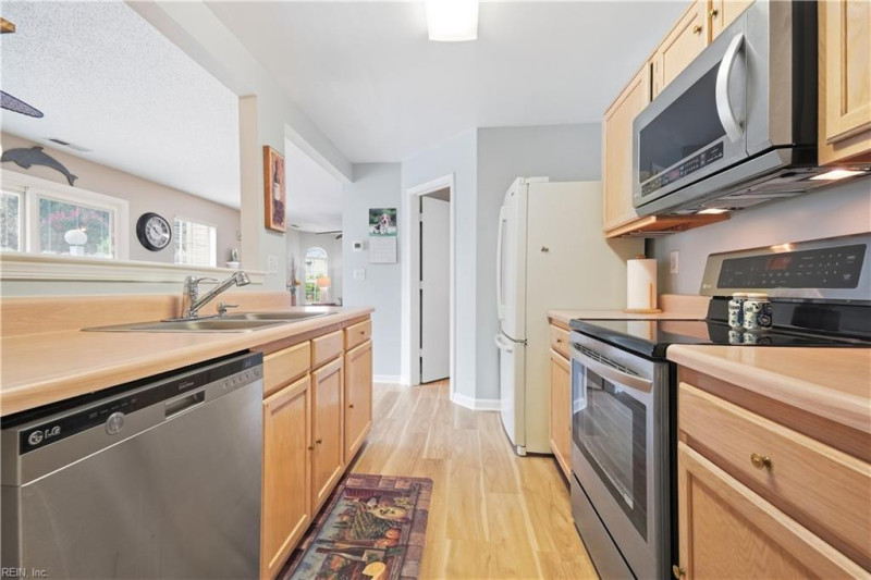 Photo 14 of 45 residential for sale in Virginia Beach virginia