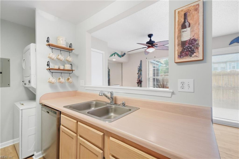 Photo 15 of 45 residential for sale in Virginia Beach virginia