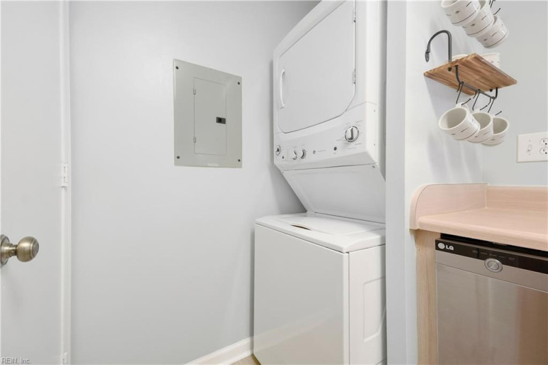 Photo 16 of 45 residential for sale in Virginia Beach virginia