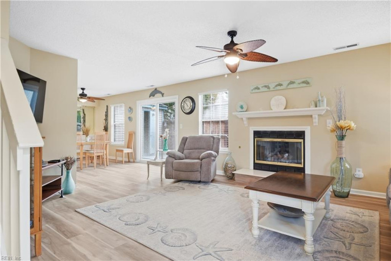 Photo 4 of 45 residential for sale in Virginia Beach virginia
