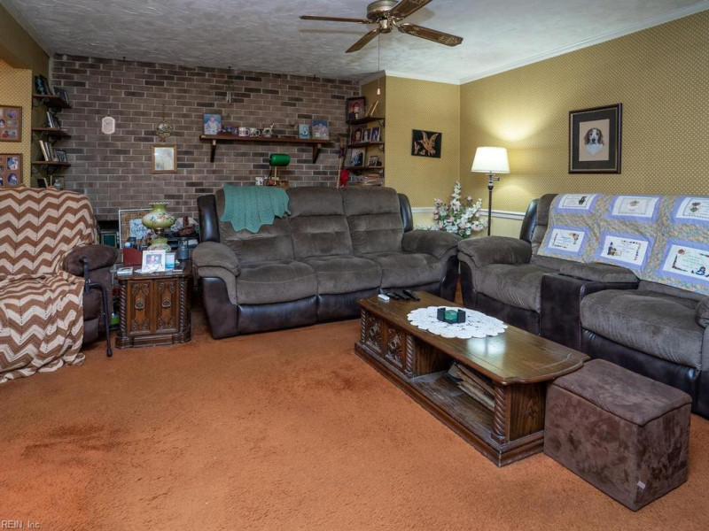 Photo 4 of 27 residential for sale in Virginia Beach virginia